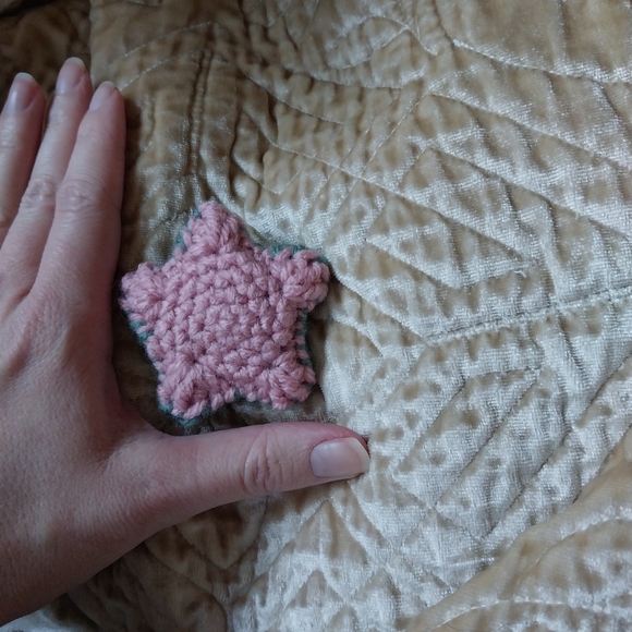 Pink Knitted Star Accessory - Picture 3 of 4